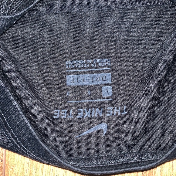 Nike dri fit t-shirt - Picture 2 of 2